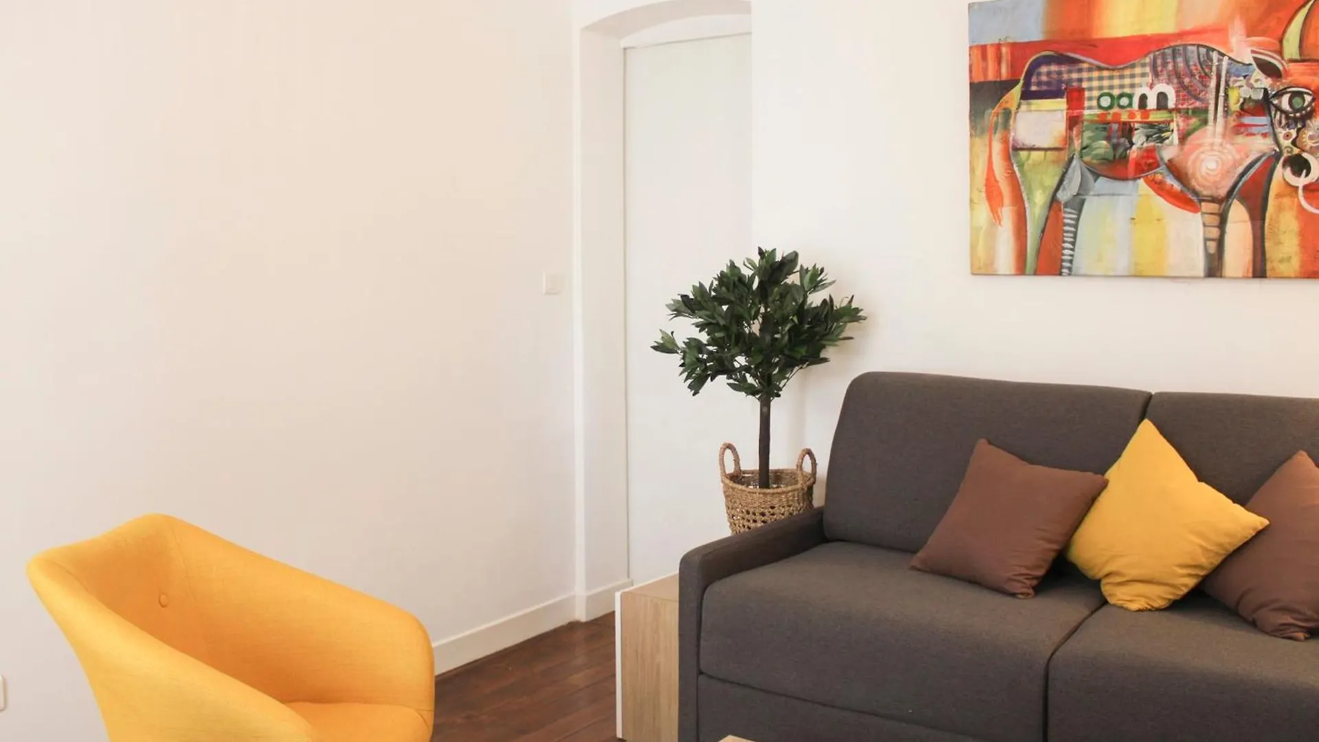 Comfort And Charm In The Heart Of Paris 9 0*,  Francia