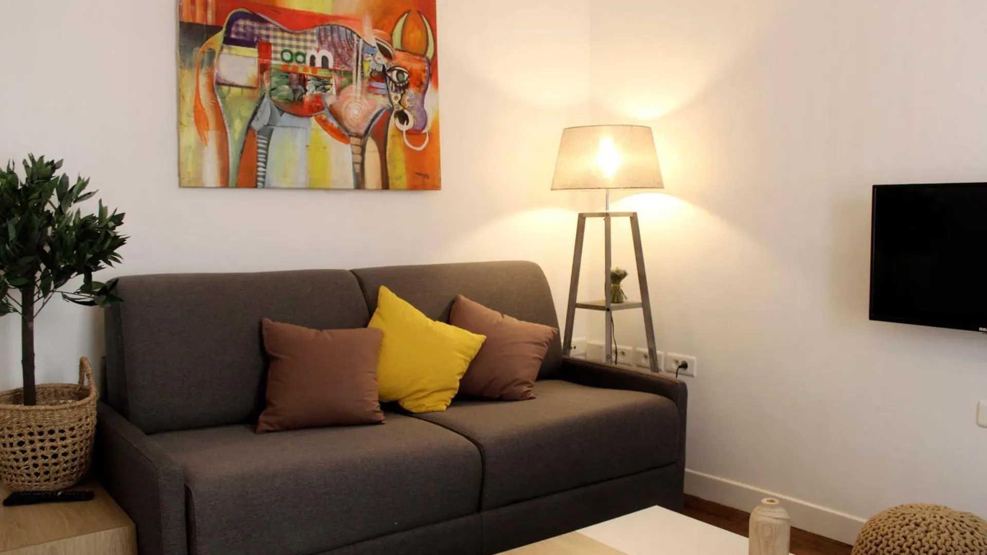 Comfort And Charm In The Heart Of Paris 9 Francja