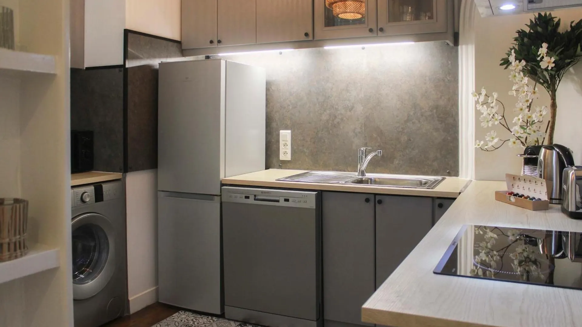 Comfort And Charm In The Heart Of Paris 9 Apartament